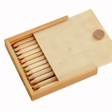 Ensemble de 12 crayons de couleur dans une boîte en bois
